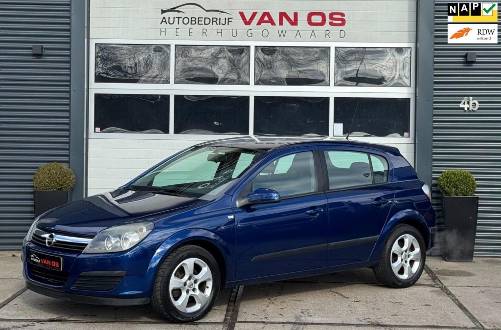 Opel Astra 1.8 Sport bij Autobedrijf Van Os Heerhugowaard