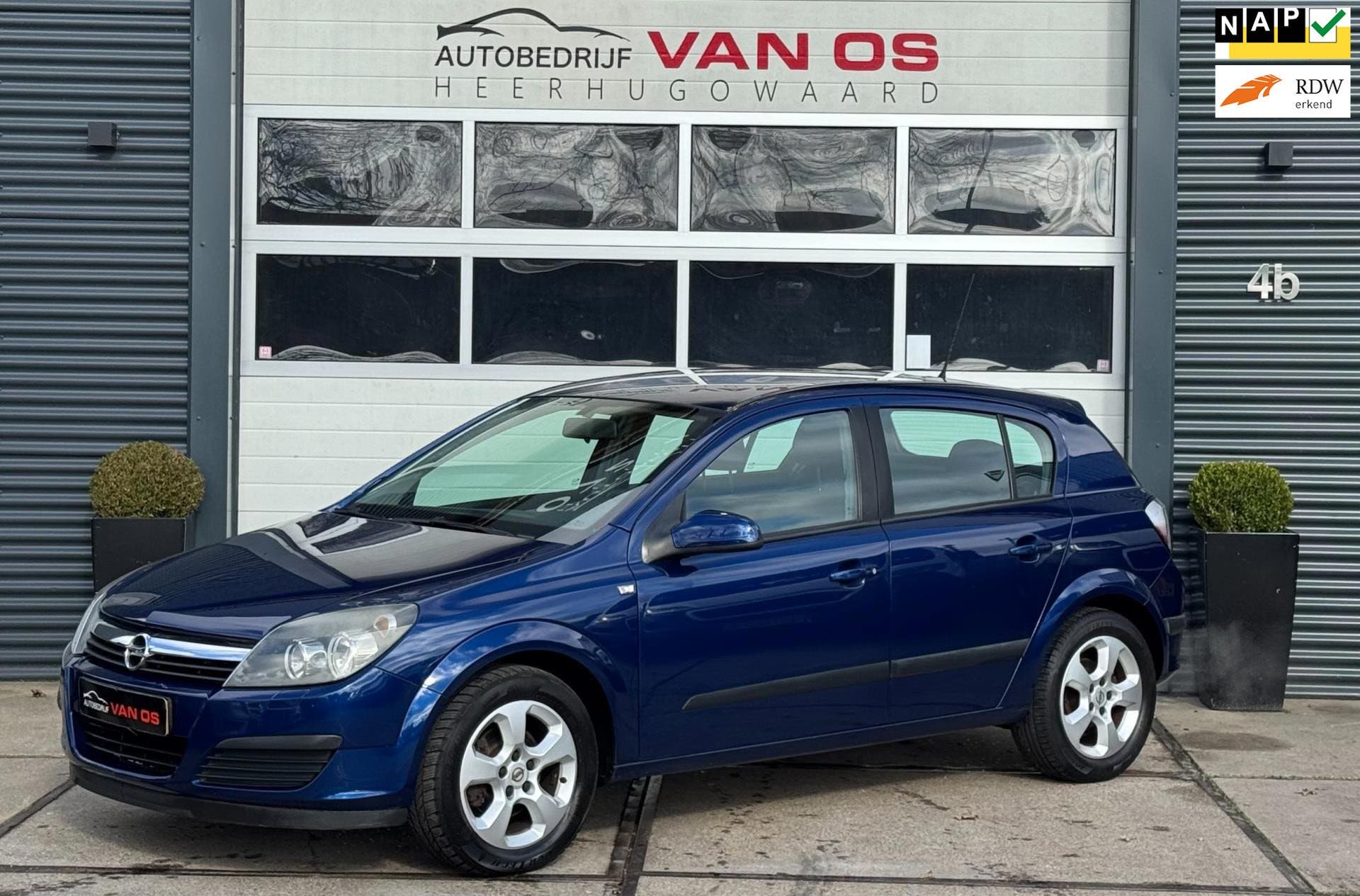 Opel Astra 1.8 Sport bij Autobedrijf Van Os Heerhugowaard