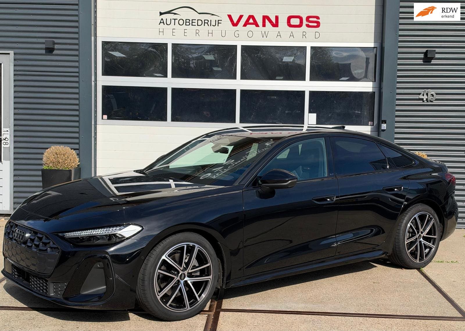 Audi A5 Limousine 2.0 TFSI S edition bij Autobedrijf Van Os Heerhugowaard