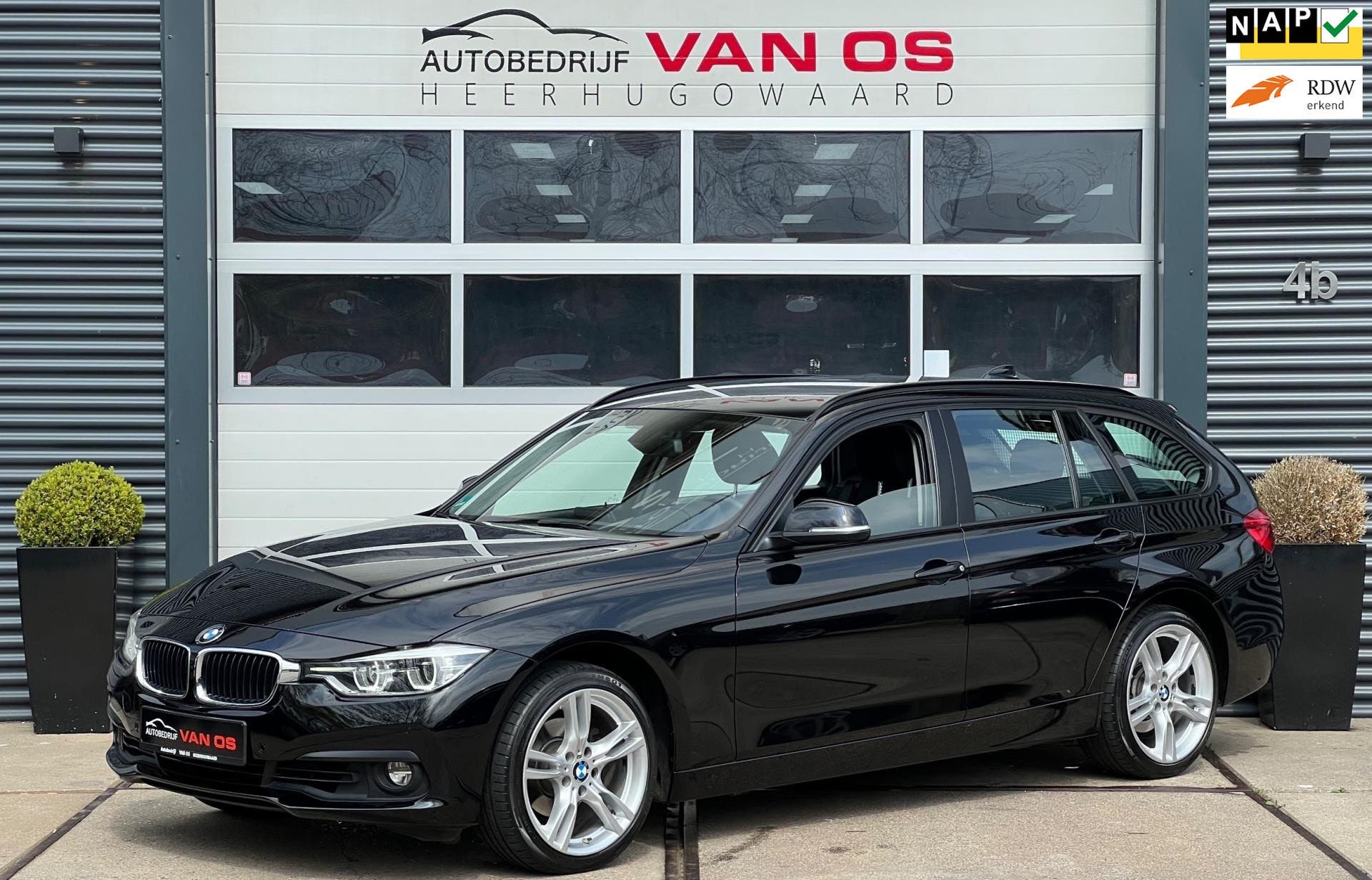 BMW 3-serie Touring 318i High Executive bij Autobedrijf Van Os Heerhugowaard